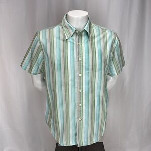 Guess men’s button down short sleeve shirt
